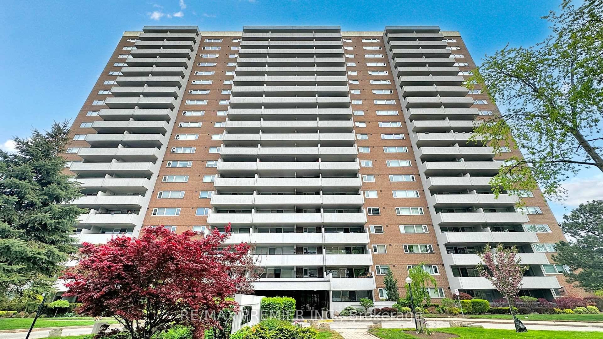 Live Your Best Life at Lambton Square !
