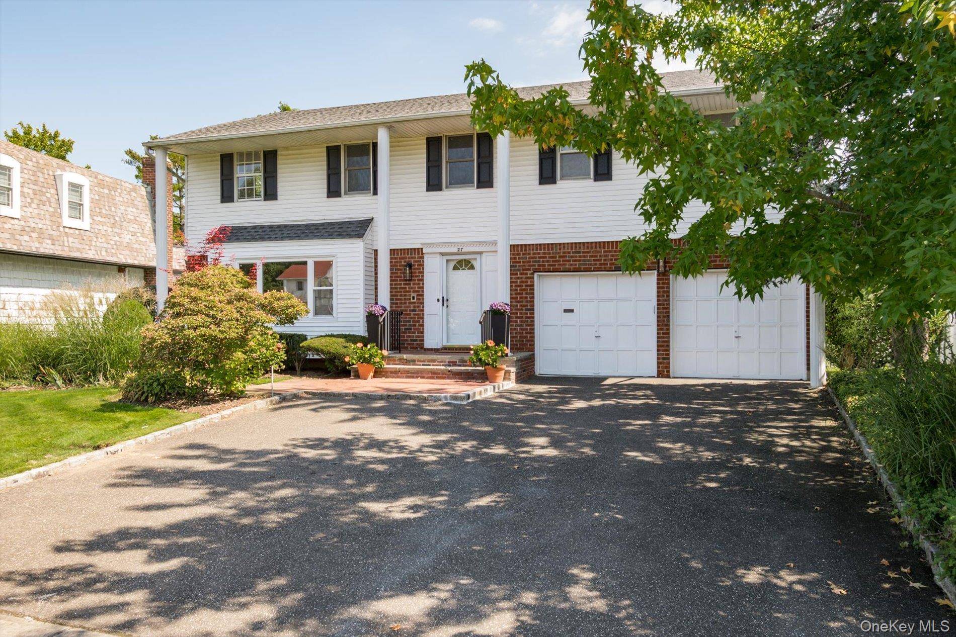 Back on the market and better than ever !