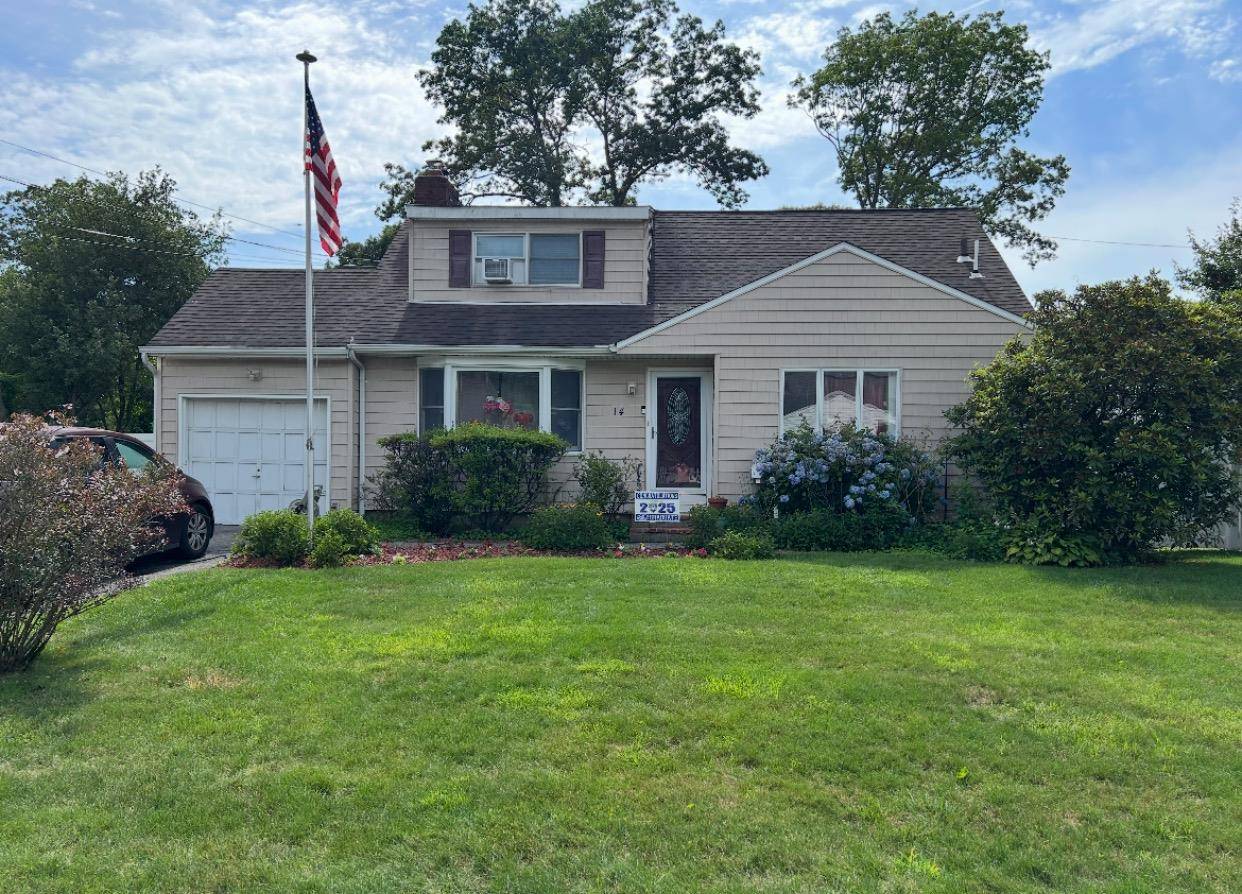 Oversized Colonial Style Cape in Beautiful Location.