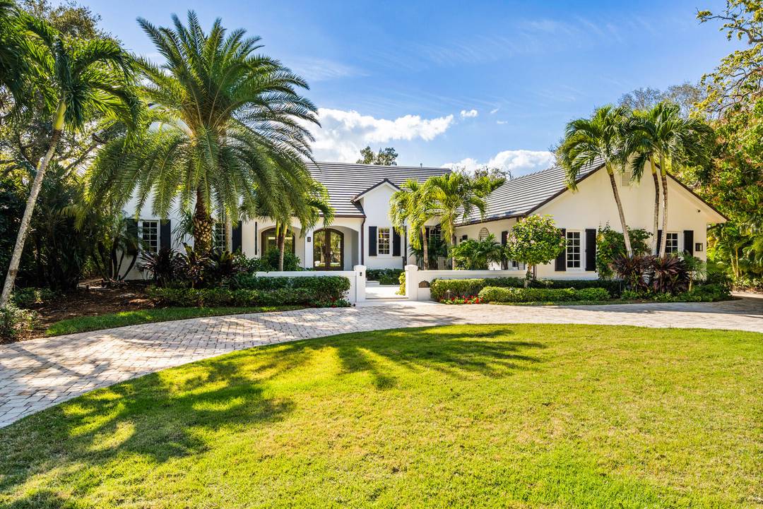 Meticulously renovated this beautiful home on 1 2 acre lot overlooking a natural Preserve in the much sought after Shores Community, offers beautifully detailed finishes.
