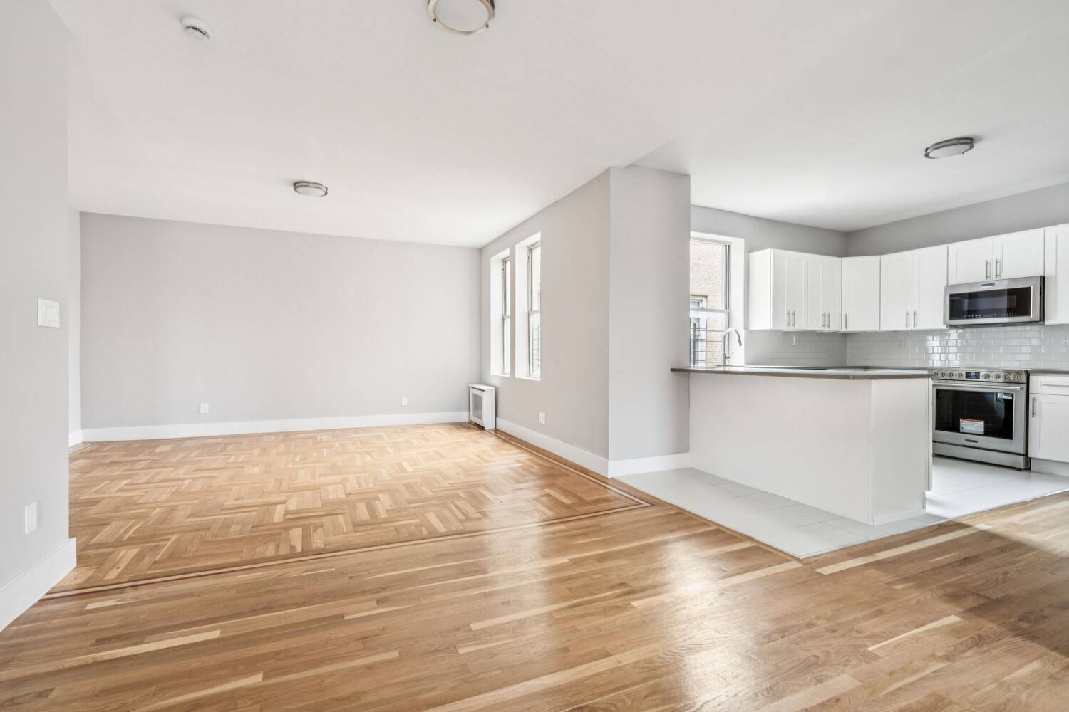 Welcome to 811 Walton Avenue, Unit F3 !