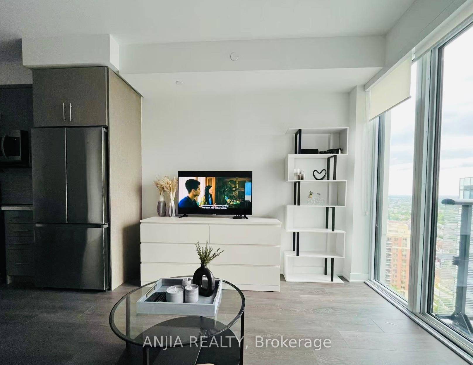Welcome to Unit 2006 at 95 Oneida Crescent a bright, spacious, and stylish 1 bedroom suite offering nearly 575 sq ft of open concept living.