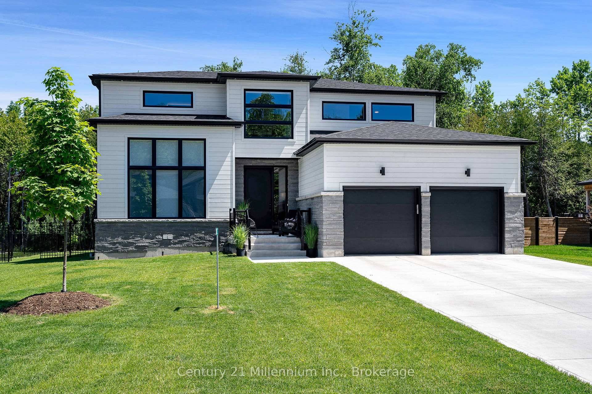 THE PRESTIGOUS BAYSIDE COMMUNITY is where you want to reside.