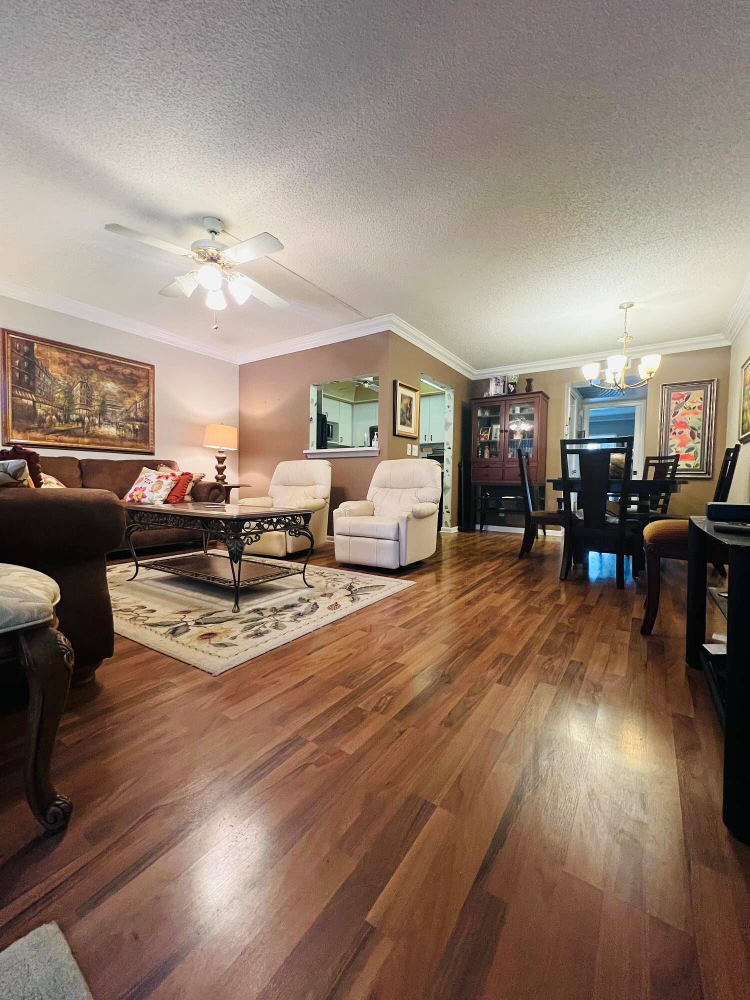 Welcome to Paradise ! Charming 1 bedroom 2 full bathroom condo in highly sought after Century Village !