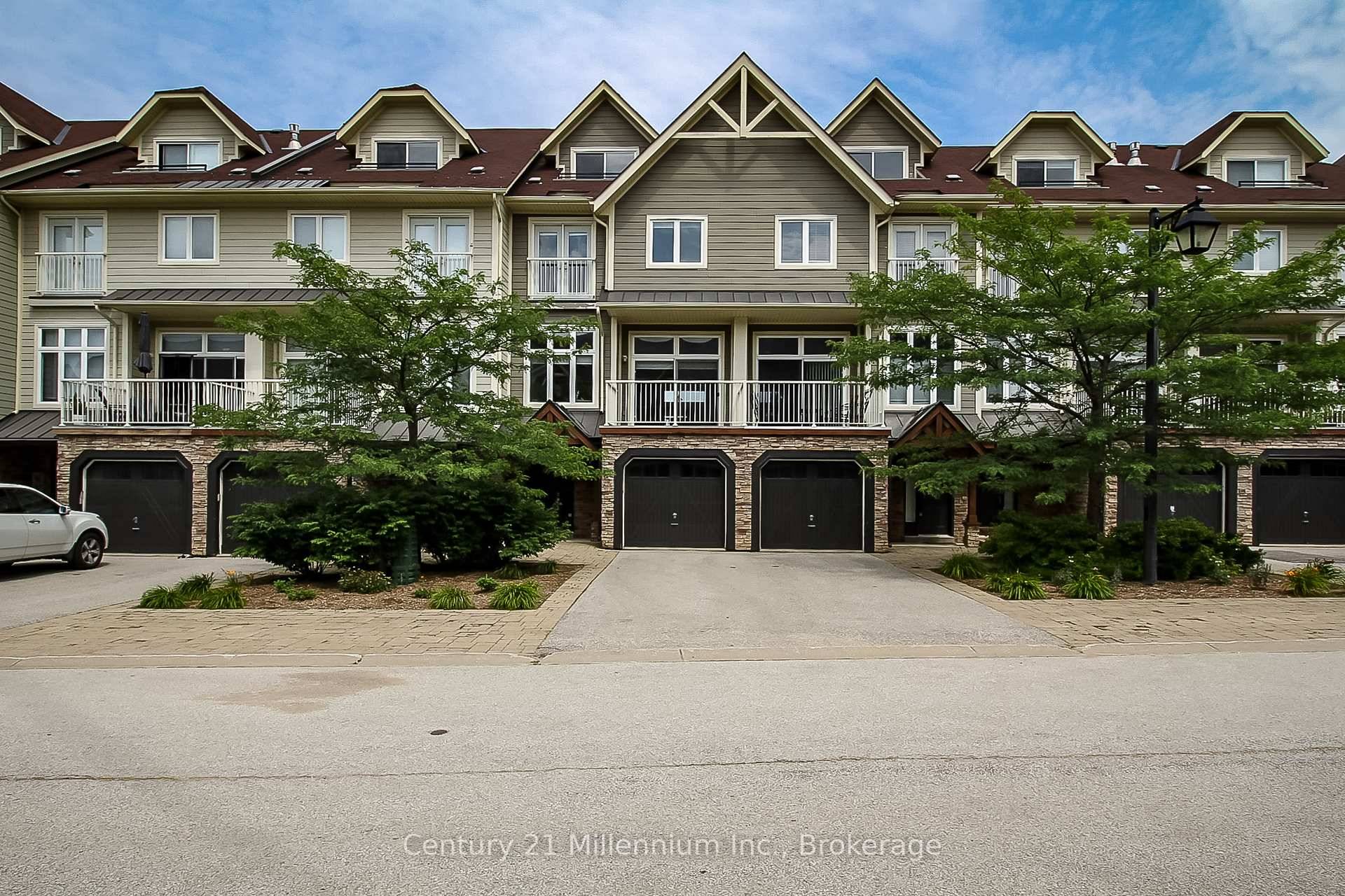 SEASONAL RENTAL IN BLUE MOUNTAIN IN A LUXURY TOWNHOUSE.