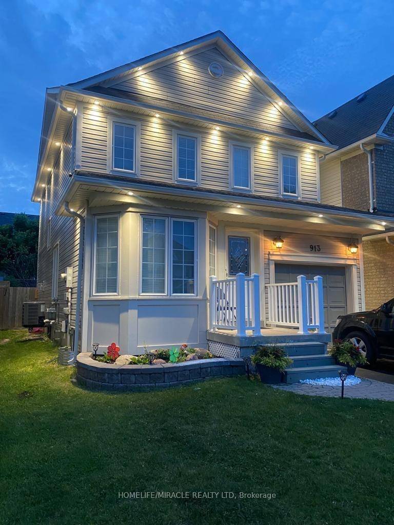 Welcome to this wonderful family home in one of Oshawa's most desirable neighborhoods !