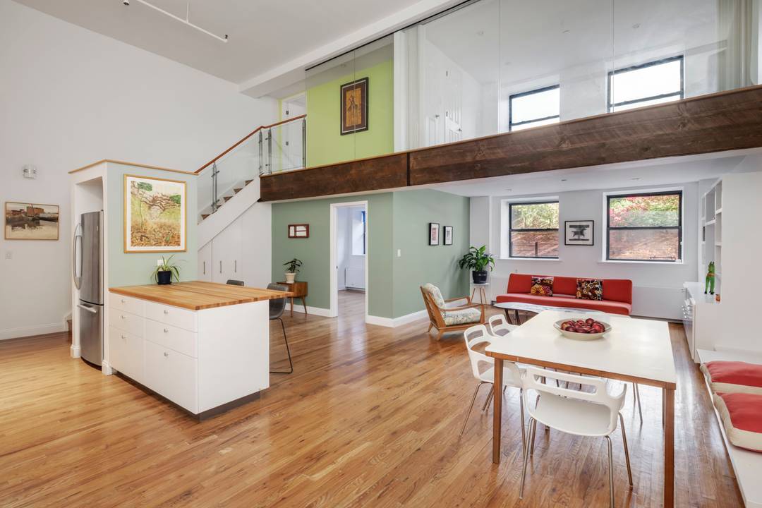 Unique 3 Bedroom loft at the Saint John s Condominium A Stunning 1350 sf 3 Bedroom 2 Bath duplex loft Condo with shy of 16 foot ceilings located at the ...