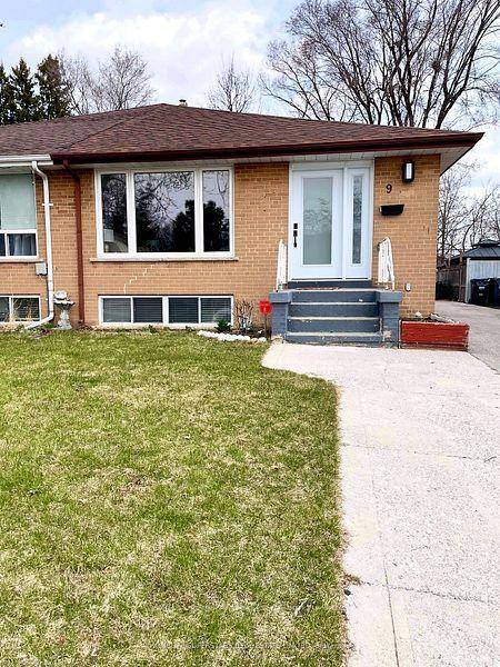 Immaculate Home Located On One Of The Best Streets In The Prestigious AVONDALE Neighbourhood !