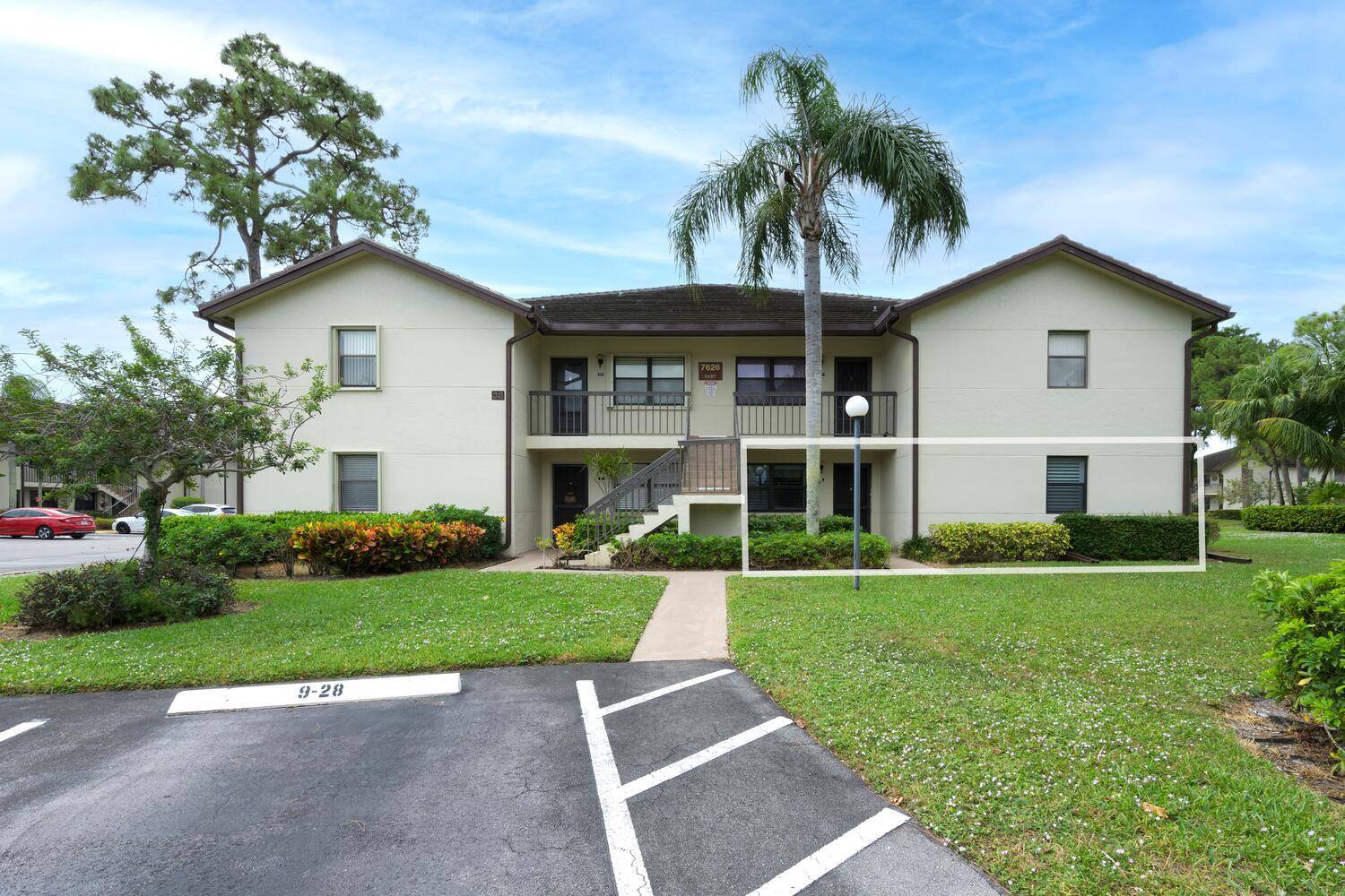 Come view this meticulously maintained 2 2 corner condo in a 55 active adult community on the FIRST floor.