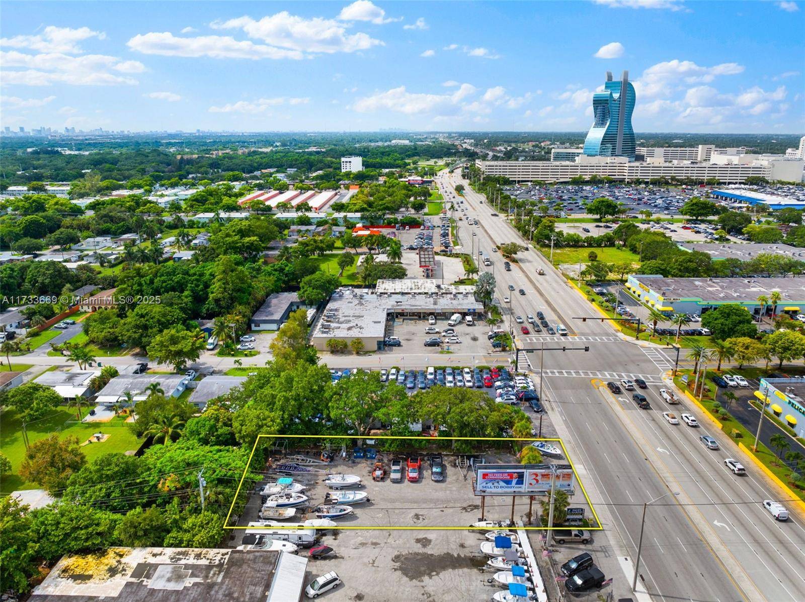 Compass Commercial presents a rare opportunity to acquire a 20, 000 SF paved lot located across from the Hard Rock Hotel amp ; Casino which attracts over 25 million visitors ...