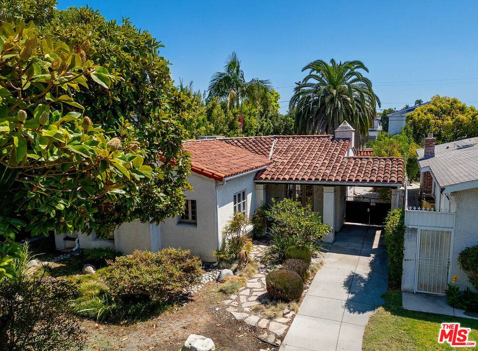 1726  S Sherbourne Dr 2BR Beverlywood La