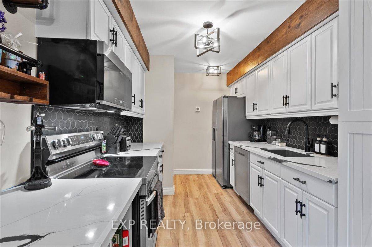This fully updated and meticulously maintained legal duplex, registered in 2020, presents an exceptional opportunity for investors, multigenerational families, or those looking to live in one unit while generating rental ...