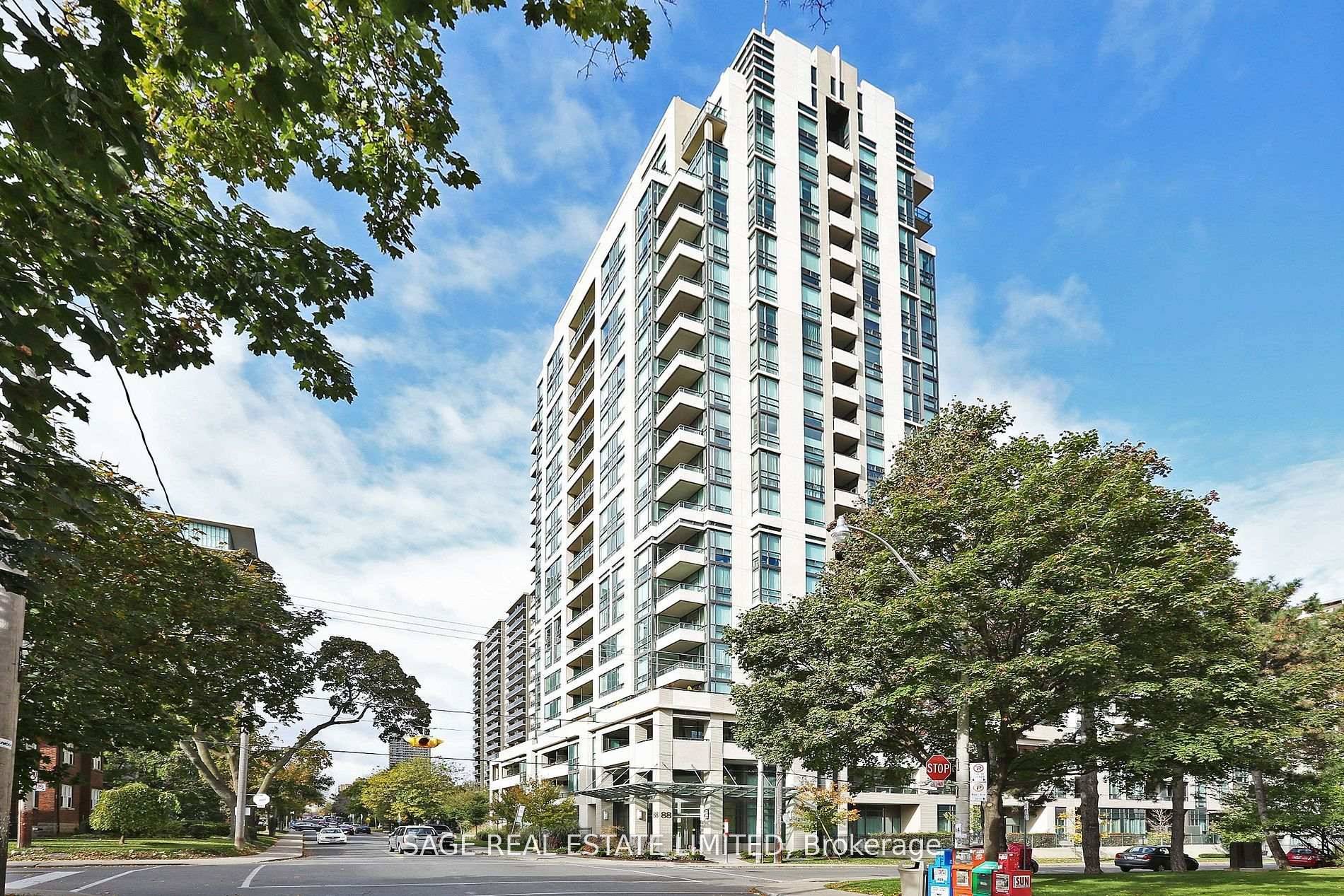 Suite 1301 is a sun drenched split 2 bedroom, 2 bathroom layout with an unobstructed north view.