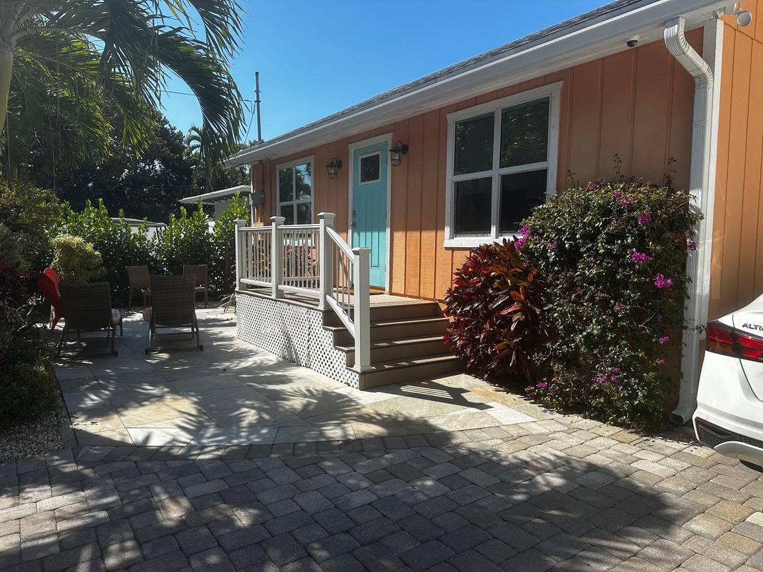 WELCOME TO THIS TOTALLY RENOVATED, CHARMING COTTAGE JUST 2 BLOCKS FROM VIBRANT ATLANTIC AVENUE amp ; ALL THINGS DELRAY BEACH.