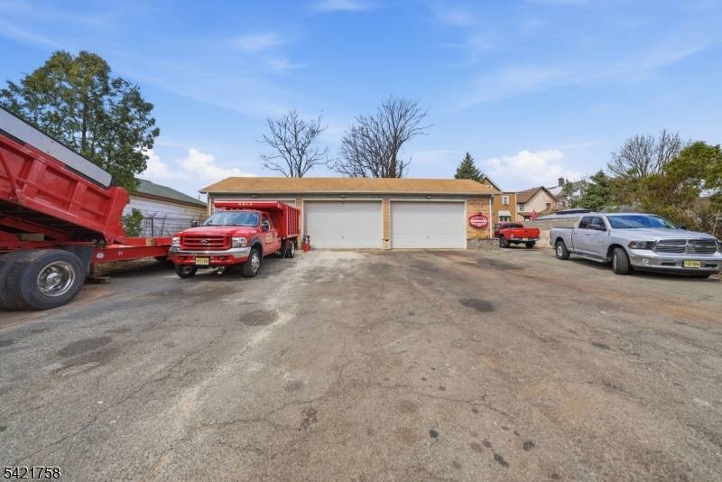 Located at 435 Burnside Avenue in Orange, this approximately 1, 500 sq ft garage space presents an excellent opportunity for an owner occupant seeking functionality, accessibility, and flexibility.