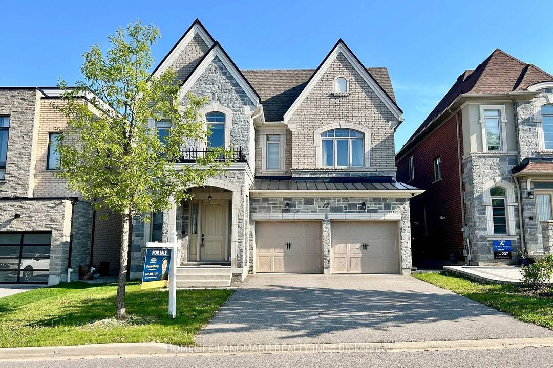 Remarkable Residence in Prestigious Upper Thornhill Estates !