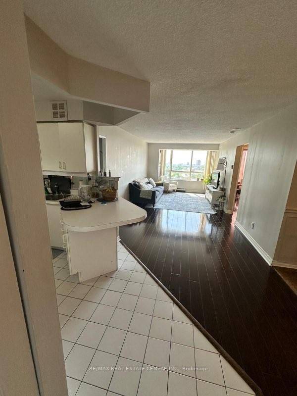 Must See, Very Spacious 1100 sq ft Condo for Rent, Luxury 2bd with 2 full Baths.