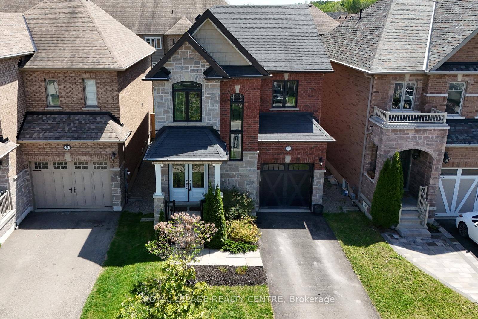 Stunning 3 Bedroom, 3 Bathroom Home Situated in a Highly Sought After Neighbourhood in Alliston.