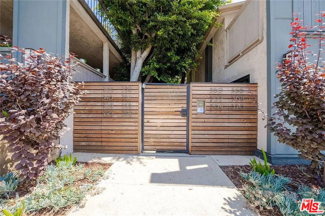 352  S Barrington Ave 1BR Brentwood La