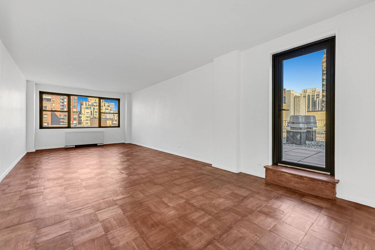 This a 1 bedroom 1 bath, and there is not an alcove.