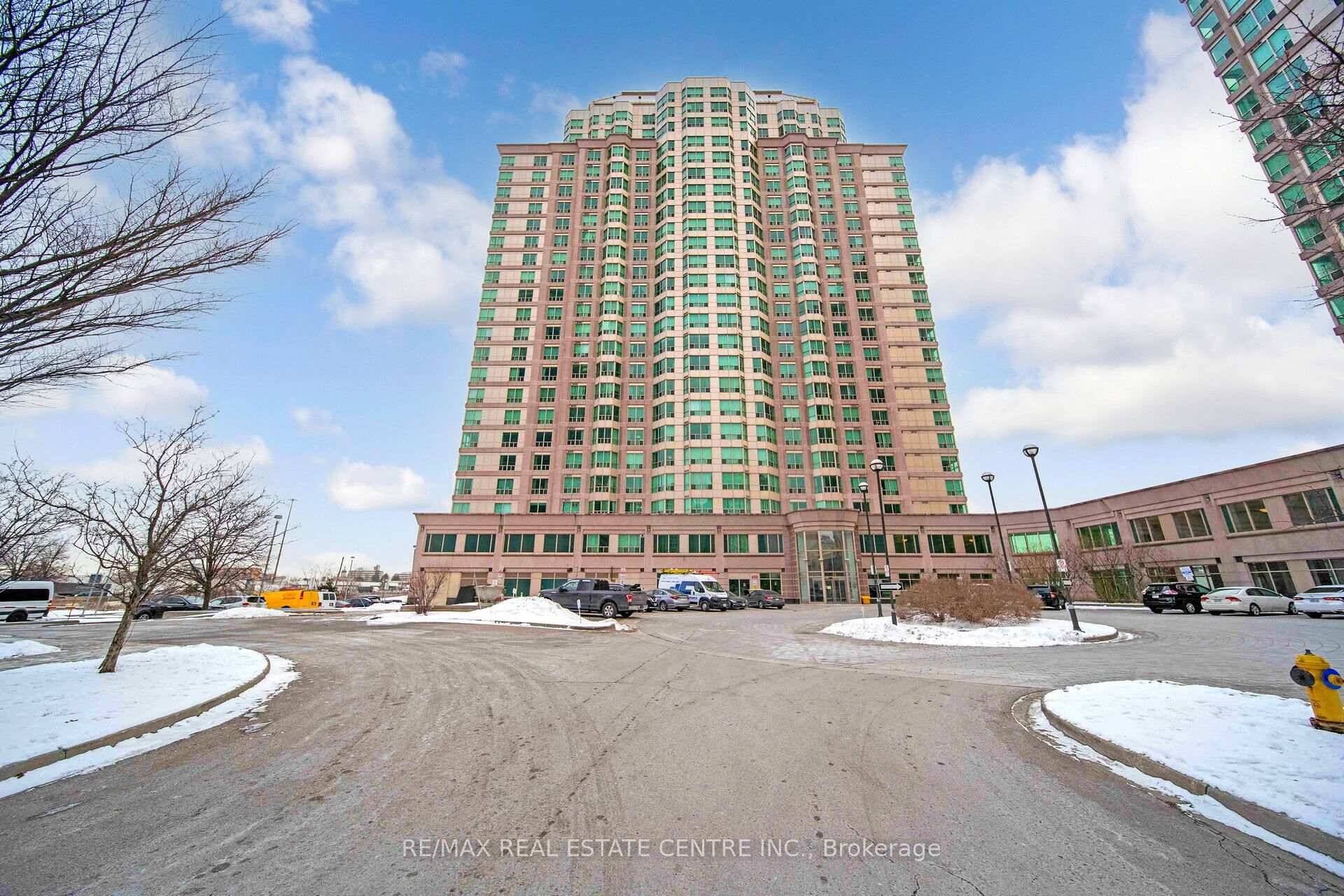 Fabulous, Clean amp ; Bright, Sought After Corner Unit With Open Concept, Functional Layout In Well Kept Building Offers Location, Convenience amp ; Amenities !