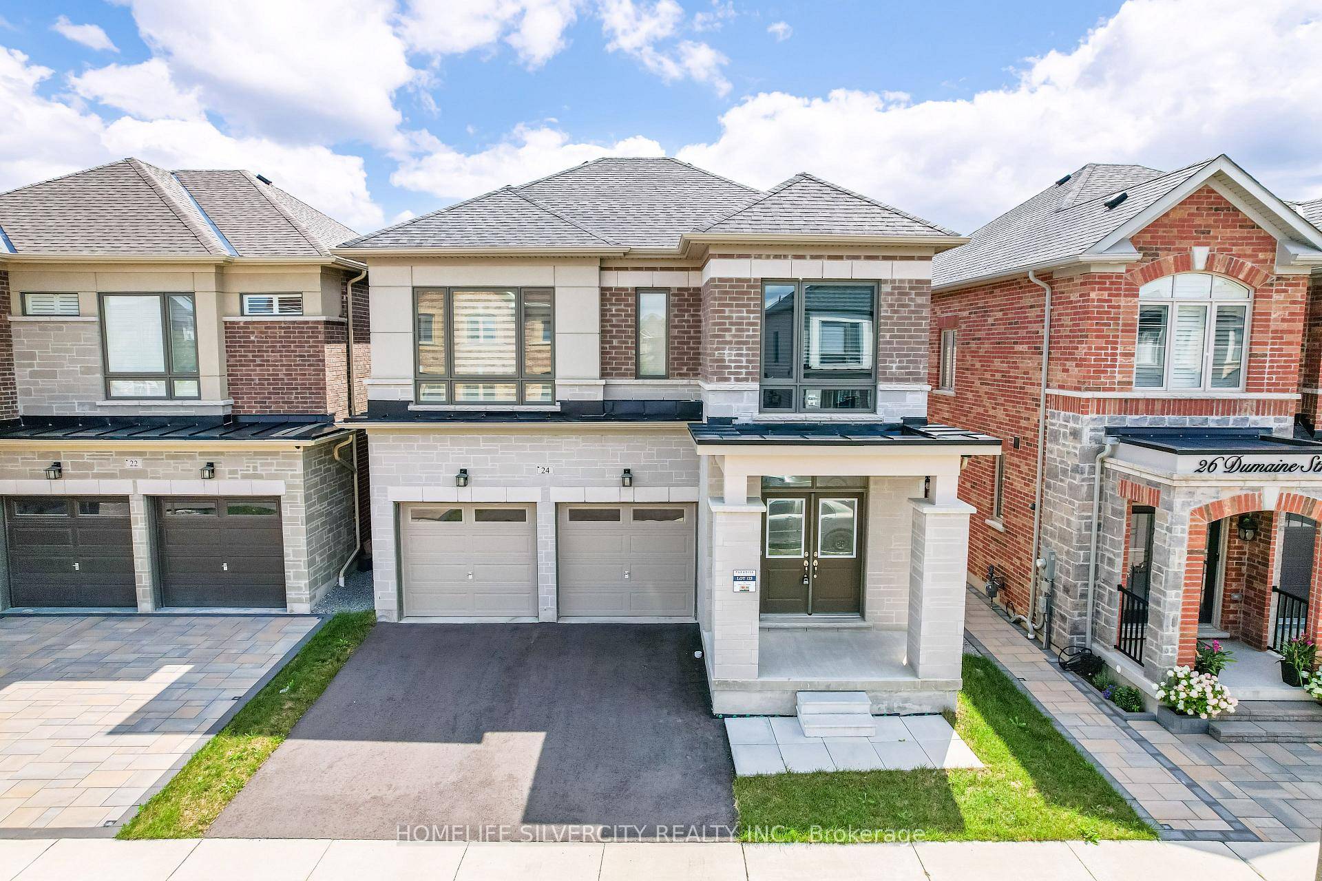Absolutely Stunning 3 Year Old Detached Home !