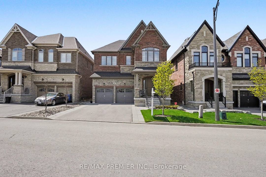 Welcome to 14 King Blvd in the heart of King City.