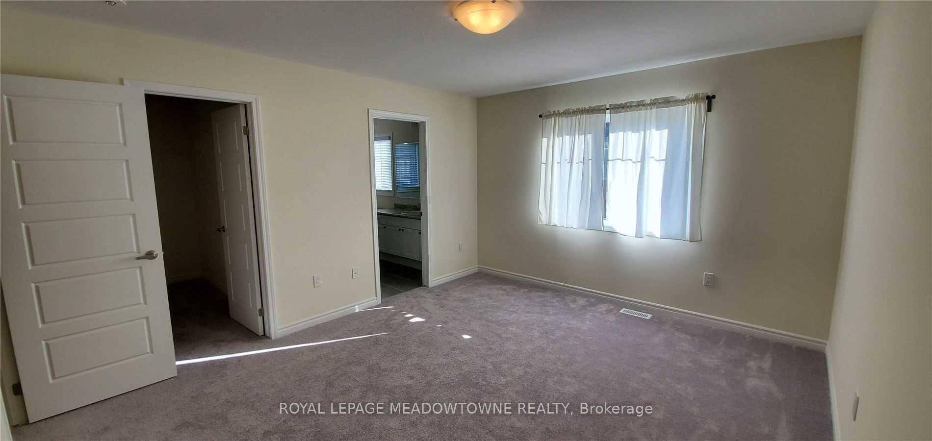 Stunning 3 Bedroom End Unit Townhouse in the Highly Sought After River Mill Community, CambridgeExperience modern living in this beautifully upgraded corner townhouse, offering an abundance of natural light and ...