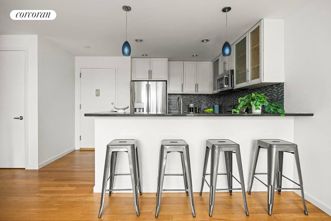 This sun filled two bedroom, two bathroom home pairs a versatile, well proportioned layout with the everyday luxuries buyers truly value in a boutique elevator condo building with excellent amenities.