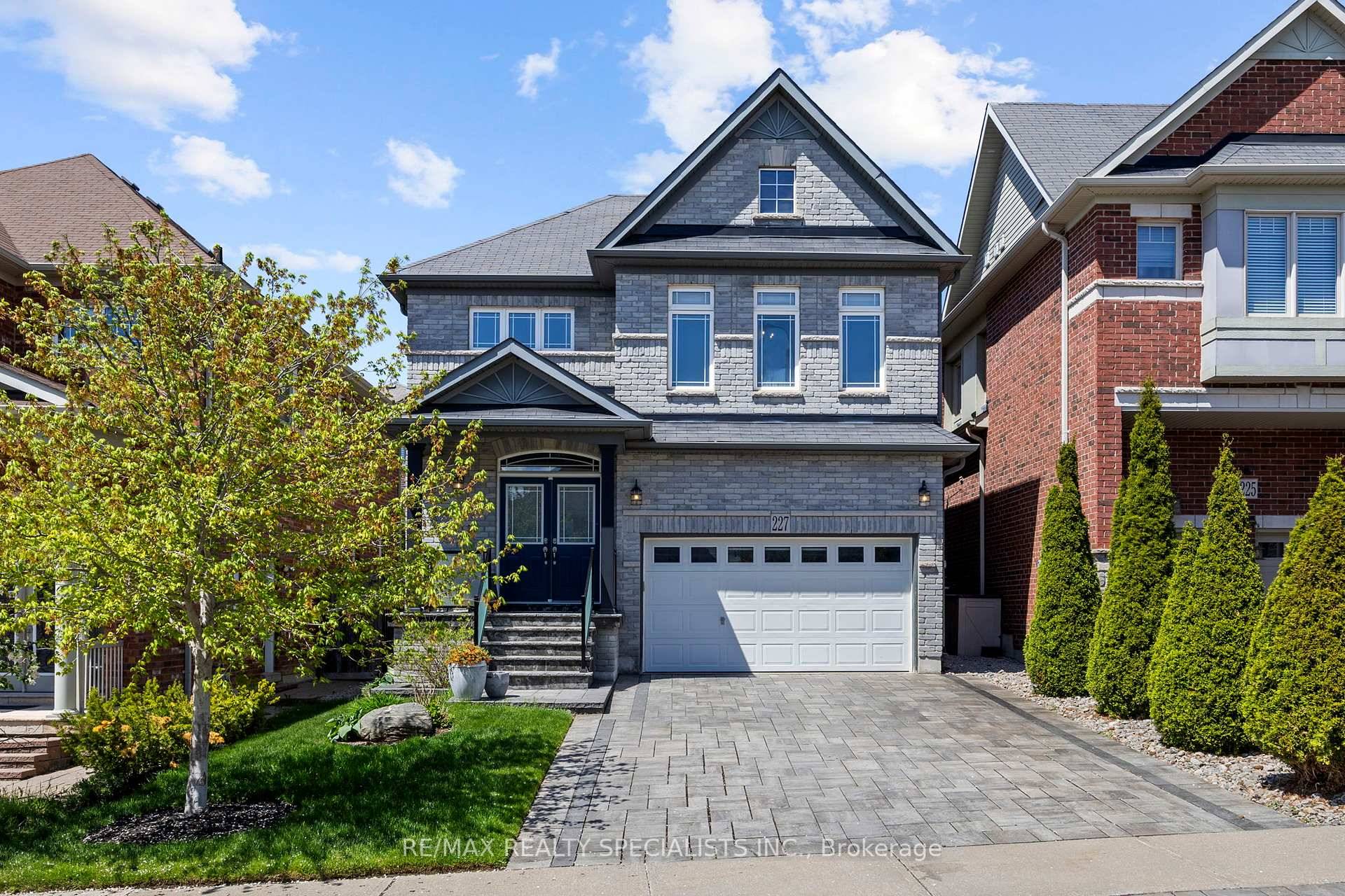 Welcome to this beautifully appointed detached home located in the prestigious Woodland Hill community of New market.
