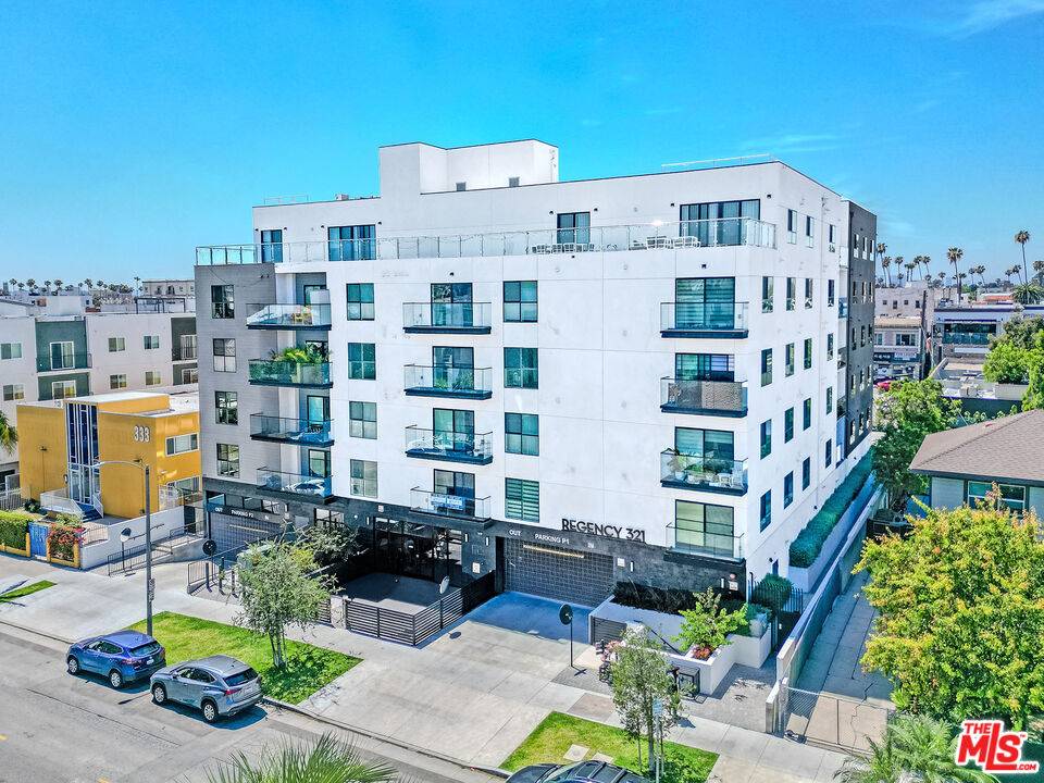 321  S Oxford Ave 3BR La