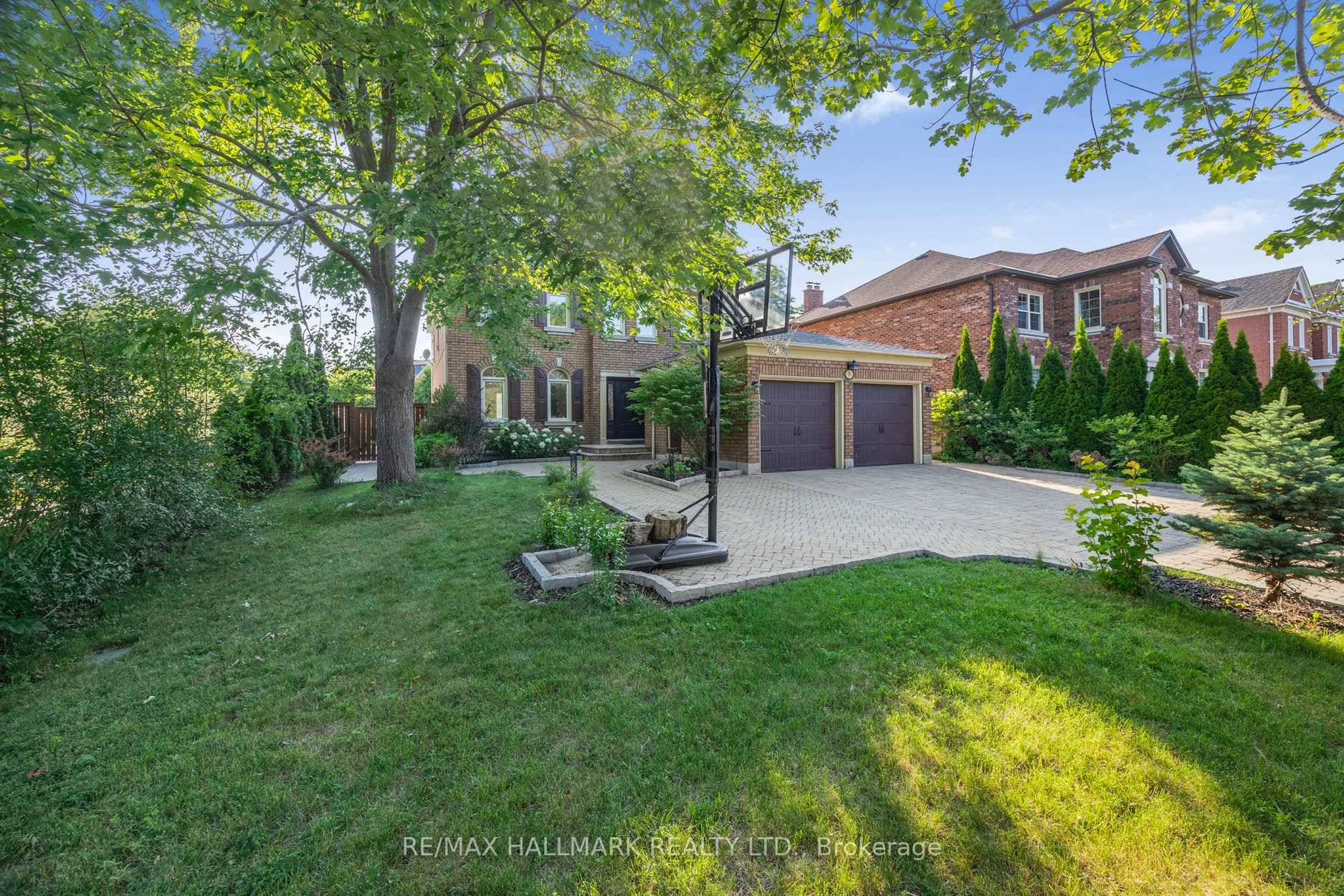 Absolutely Stunning 5 Bdrm Home In Prestigious Mill Pond Neighbourhood !