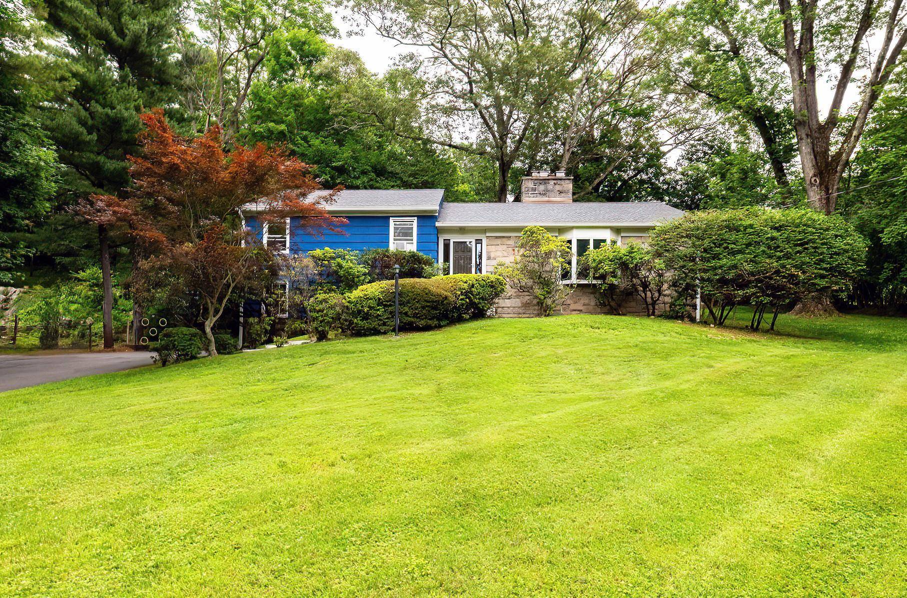 Chappaqua Gem Welcome to 816 Hardscrabble Road located in a Top Rated School District !