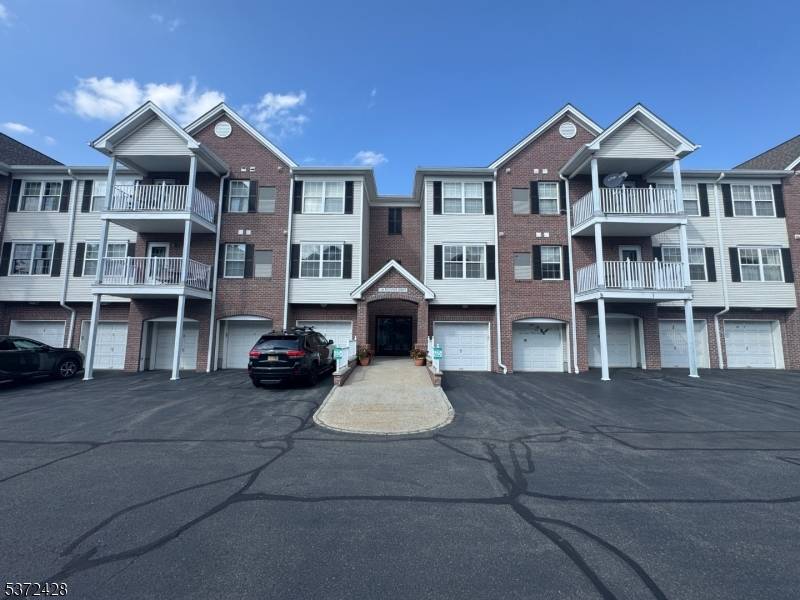 55 age condo in a sought after Hickory manor community.