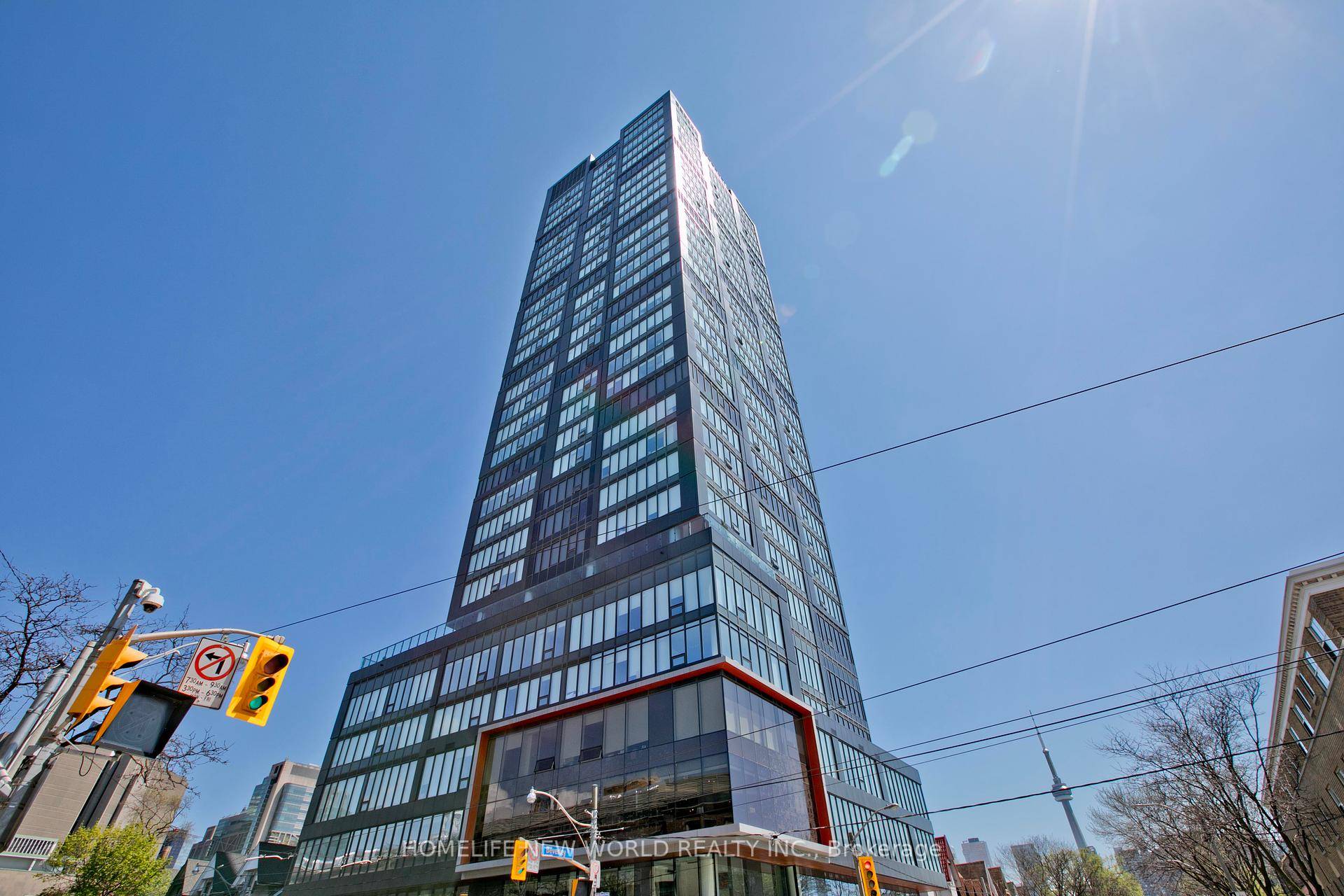 1 Parking ! ! ! New painting, Penthouse with One parking spot included in the price of lease.