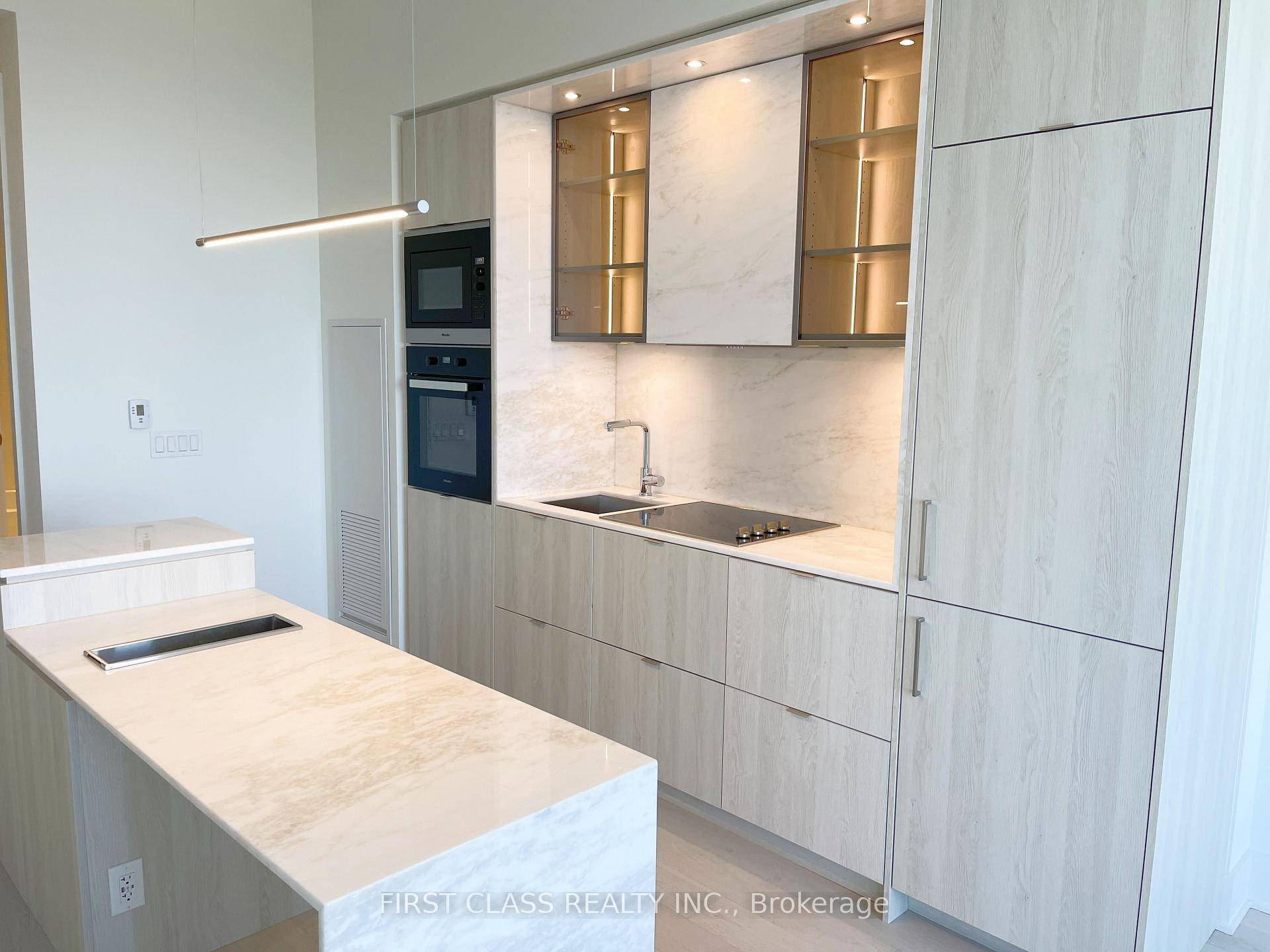 Welcome to The Gem of Yorkville 11 Yorkville, where upscale urban living meets world class design.
