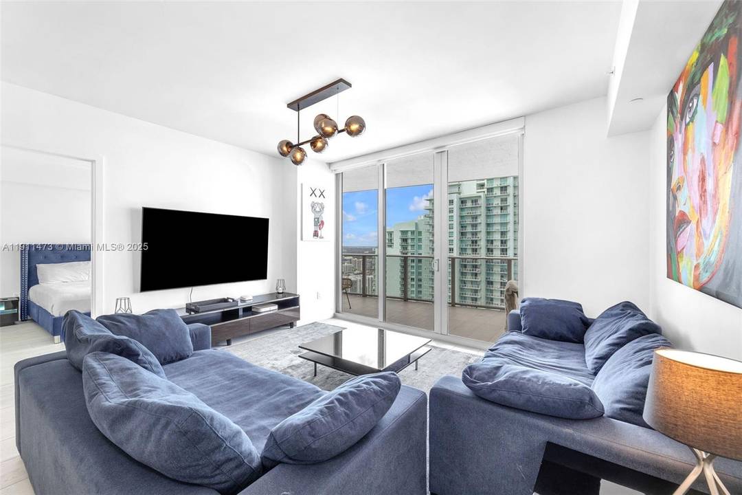 Amazing FURNISHED 2 bed Den.