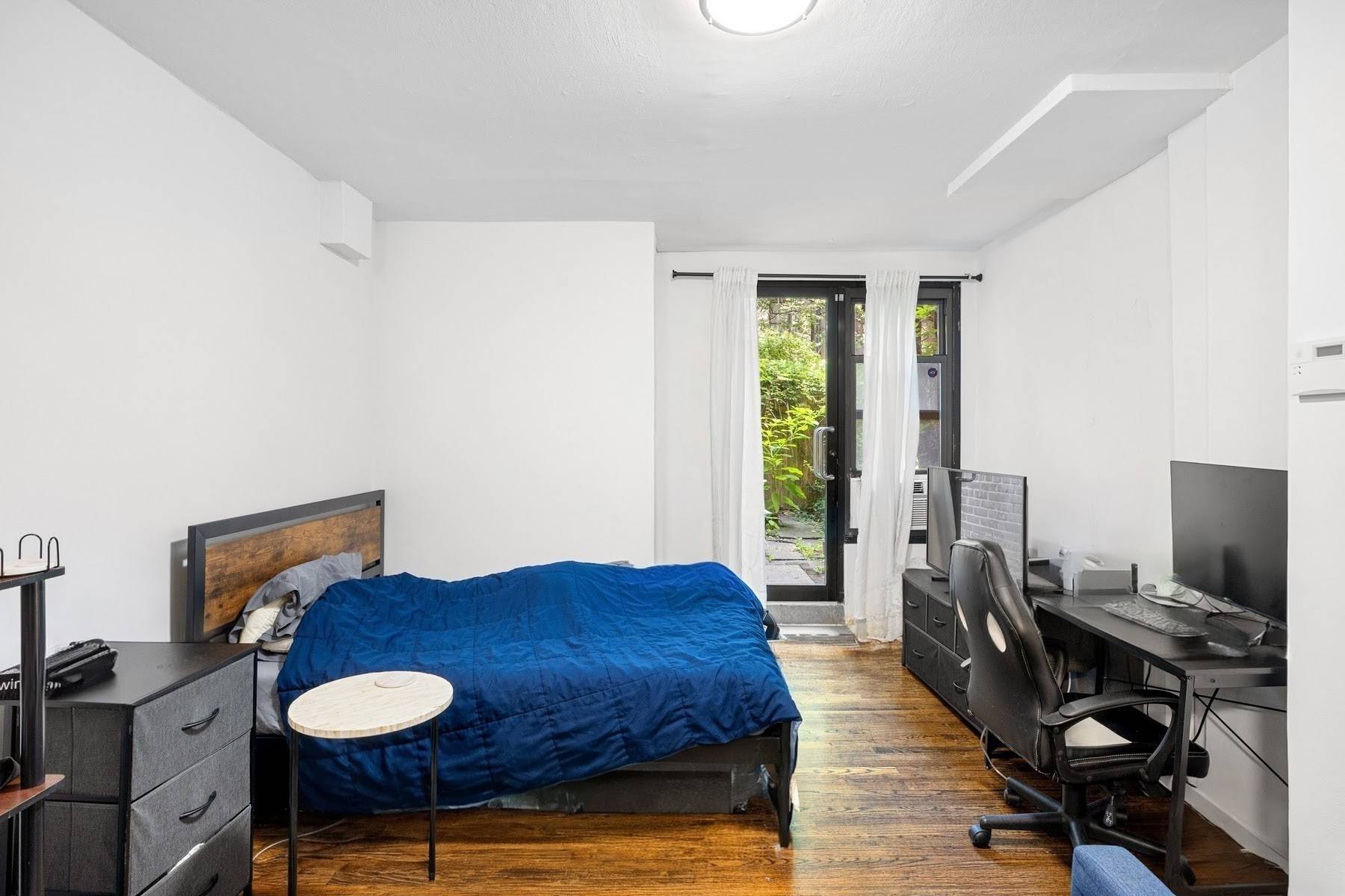 310 w 22 st is a classic walkup building equipped with a virtual doorman system.