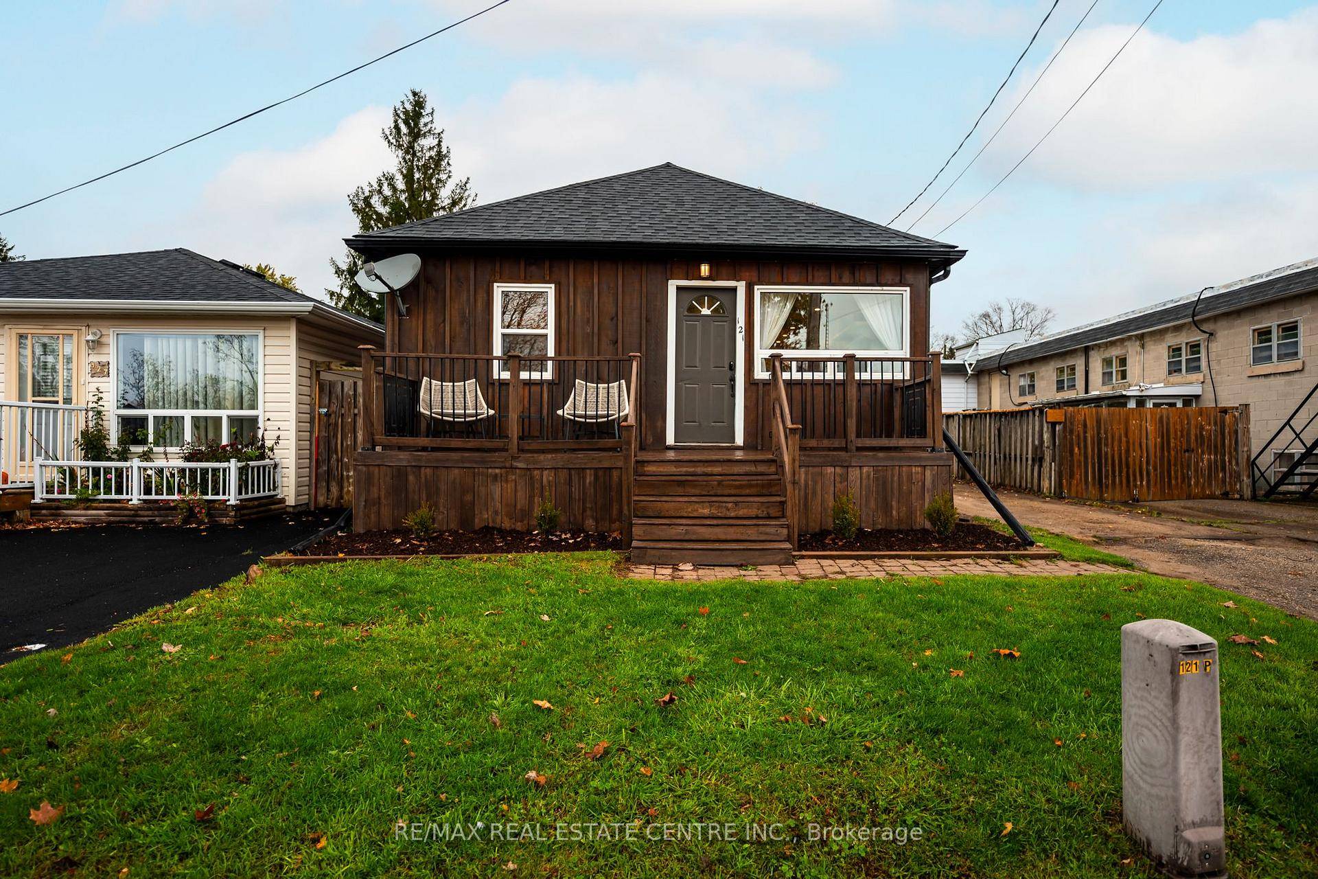 Welcome to this charming and well maintained 2 bedroom bungalow in the growing community of Dundalk !