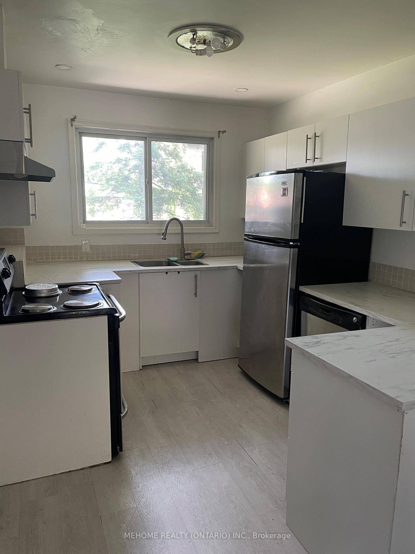 Welcome to this warm 2 Bedrooms house apartment.