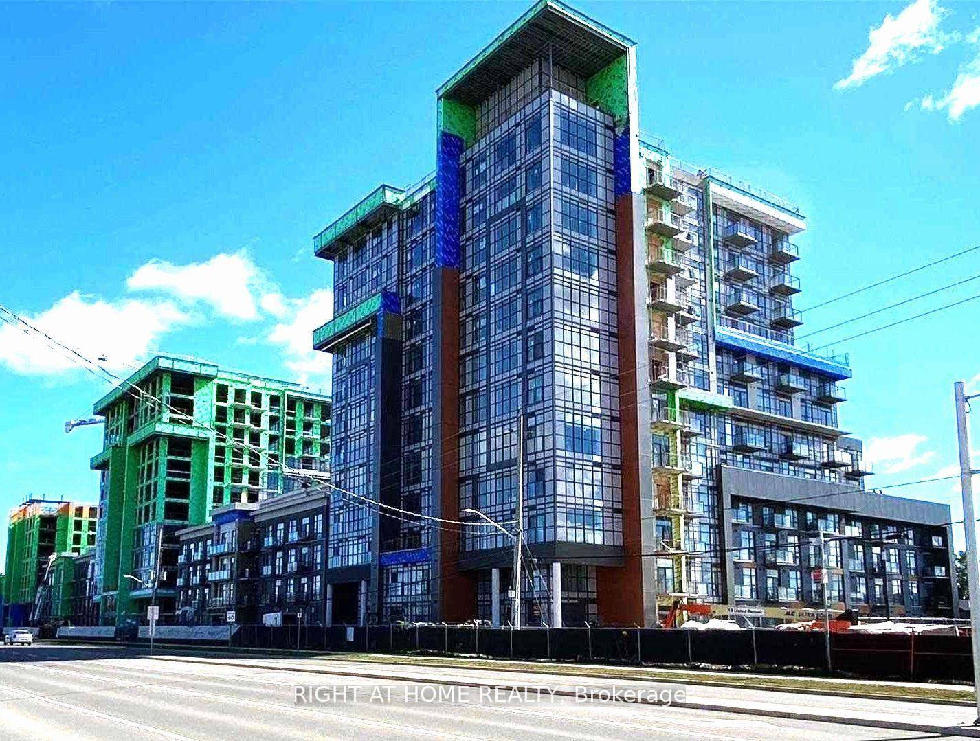 Stunning 2 Year Old Modern 1 1 Bedroom Unit in the New Trend Living Condos.