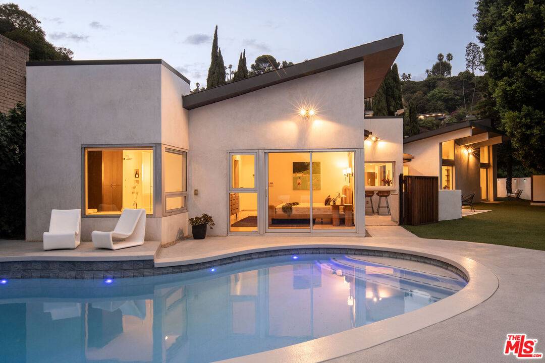 2257   Chelan Dr 4BR Hollywood Hills East La