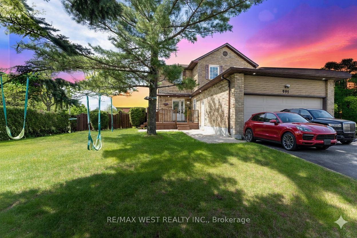 Located in Mississauga's desirable Rathwood neighbourhoods, this bright and spacious 3 1 bedroom detached home sits on a rare reverse pie shaped corner lot of approximately 73 x 117 feet, ...