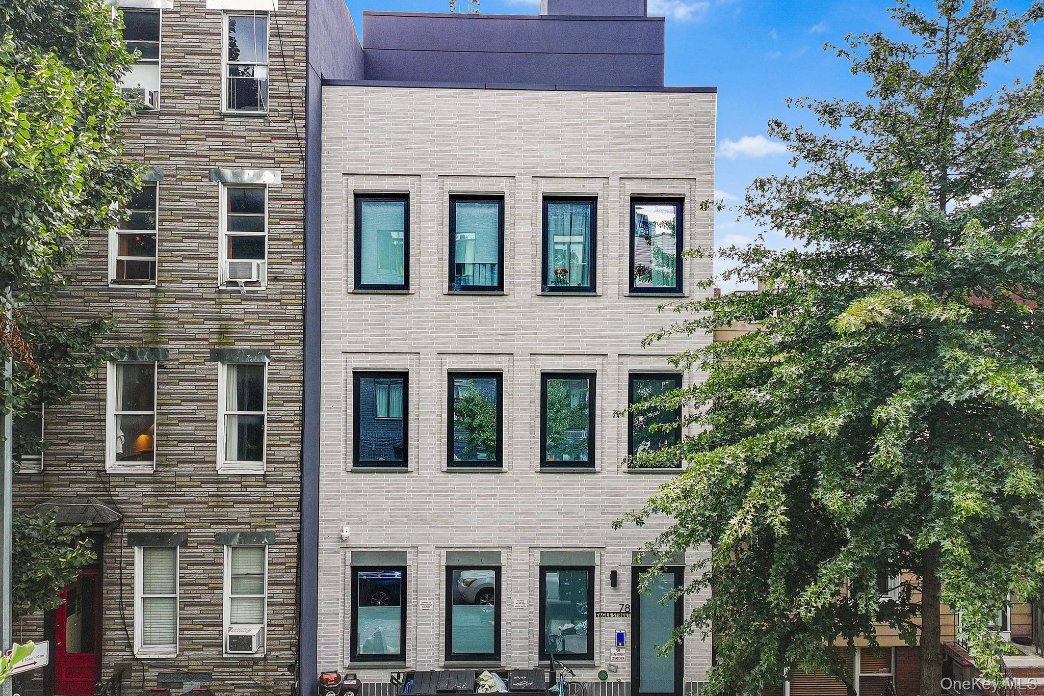 Don t miss this rare opportunity to own a unique townhouse sized duplex condo in a 2020 building, in trendy and sought after northern Greenpoint.