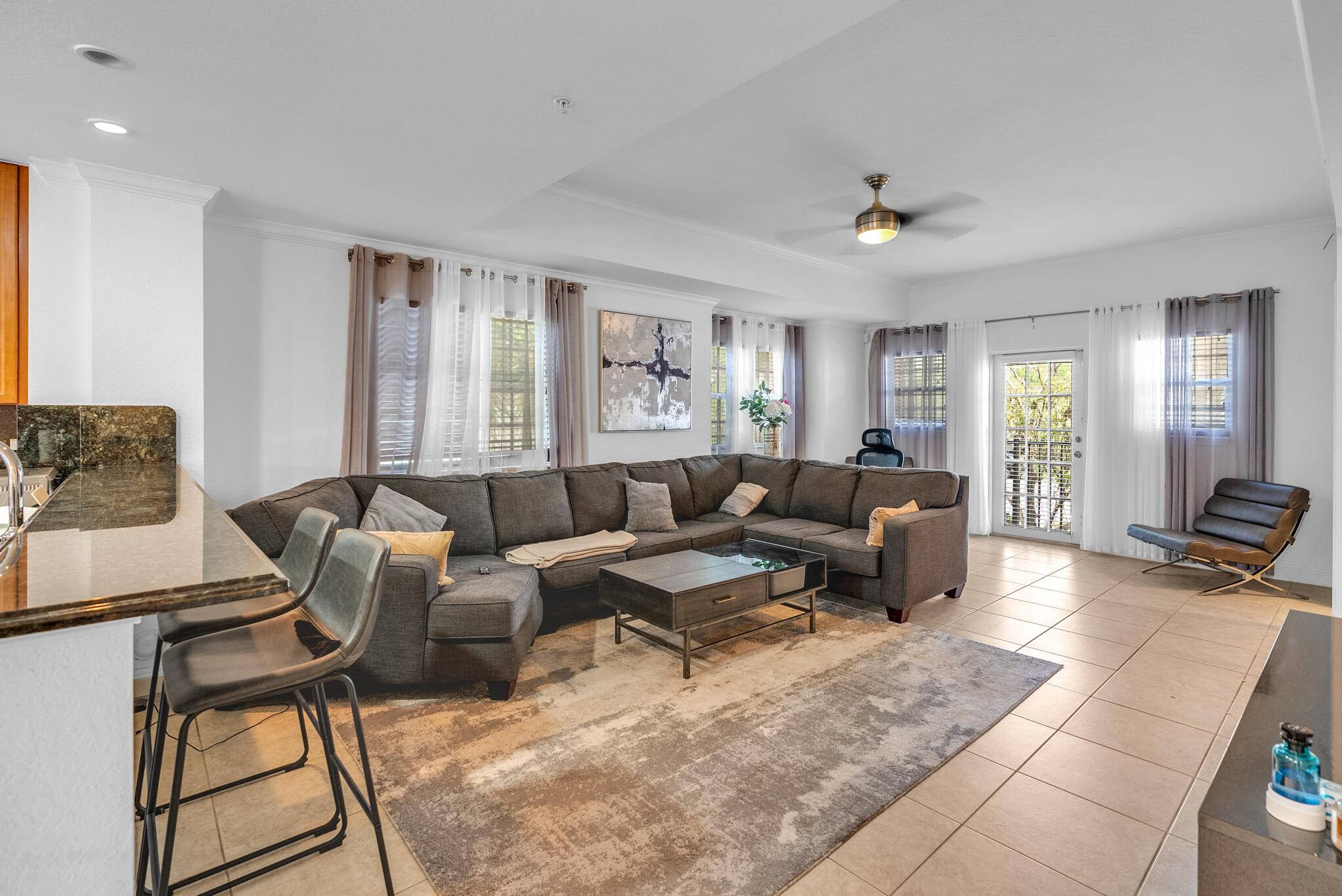 Investor's Dream Move In Ready Townhouse in Developing Pompano Beach !