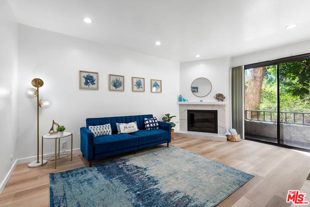 8110   Manitoba St 1BR La