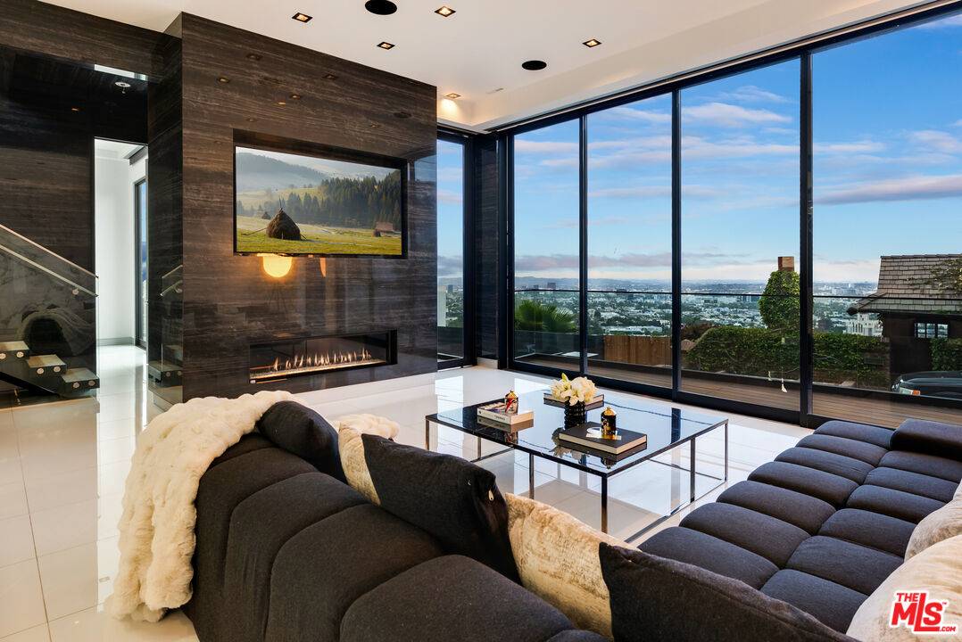 1545 Marlay Dr 3.0 Sunset Strip LA