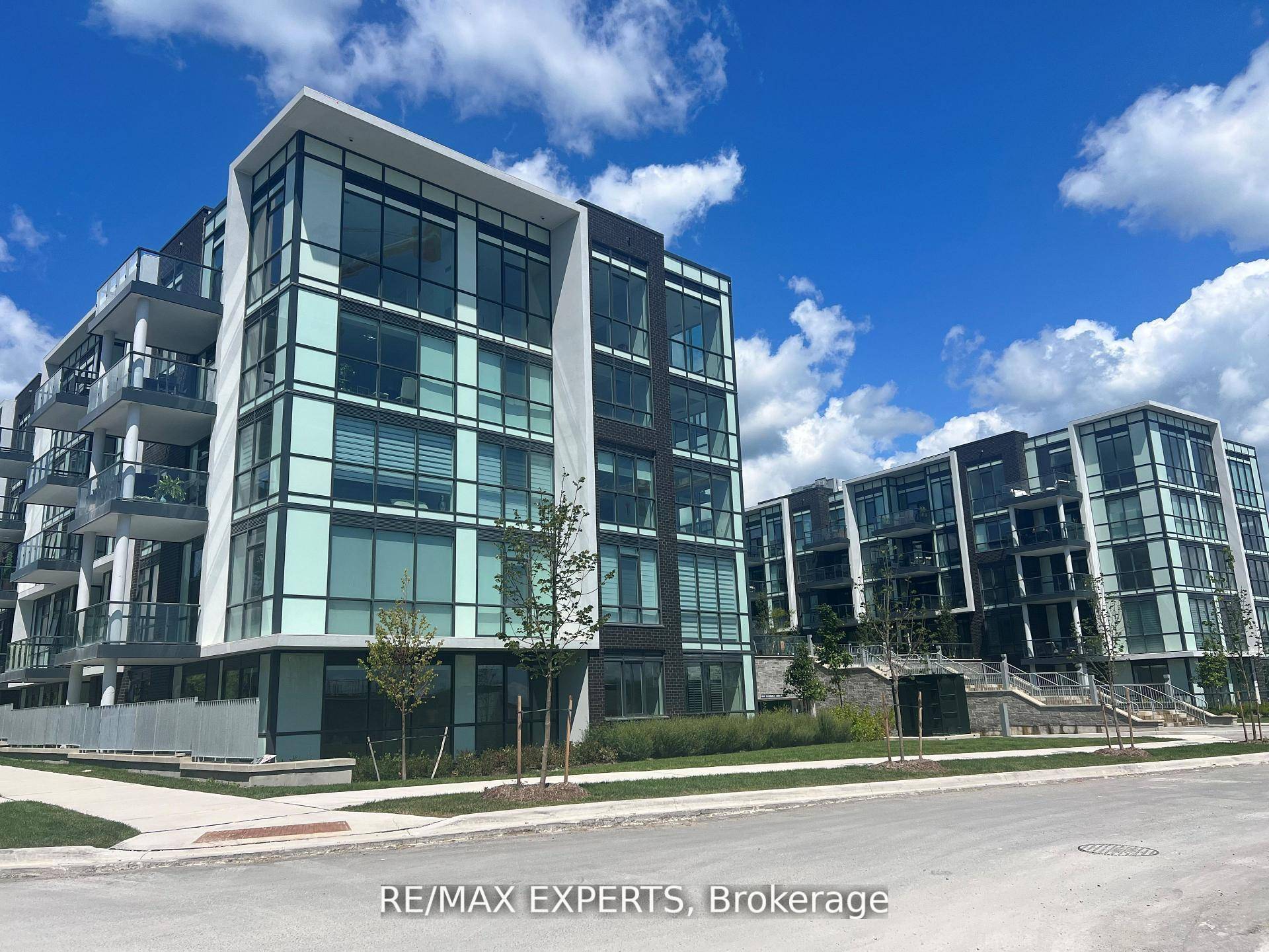 Welcome to resort style condo living !