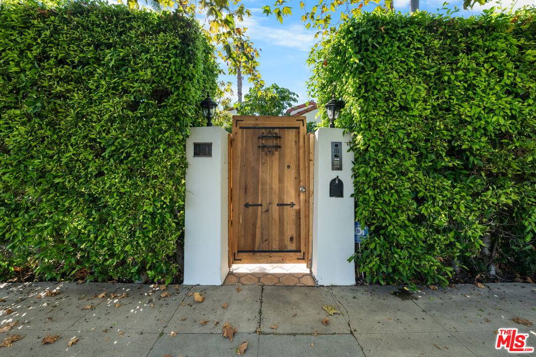 441 N Flores St 3BR Beverly Grove La