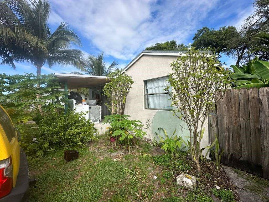 Handy man special ! Great investment opportunity for a 2 bedroom one bathroom single family home in miami !